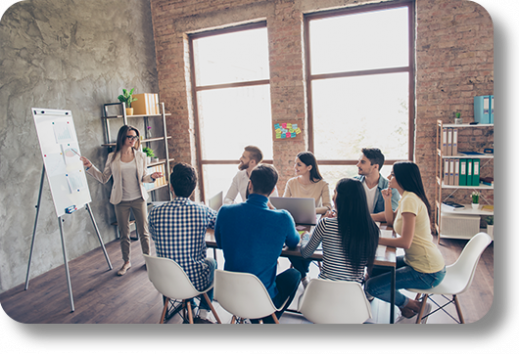 Gruppe-vor-Flipchart-Thema-Presence